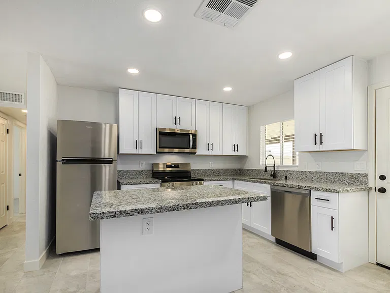 2731 E Michigan Ave — Photo 4