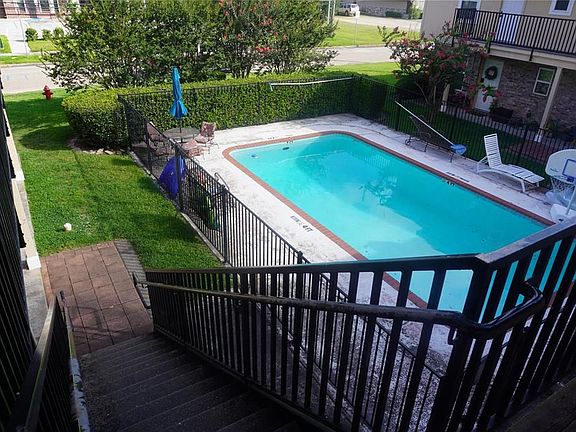 2nd image of 107 E Willowick Ave APT 11