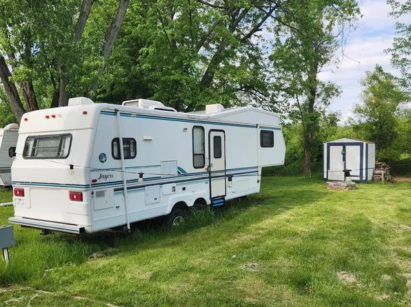 20 Six Woodhaven Lcks, Sublette, IL 61367