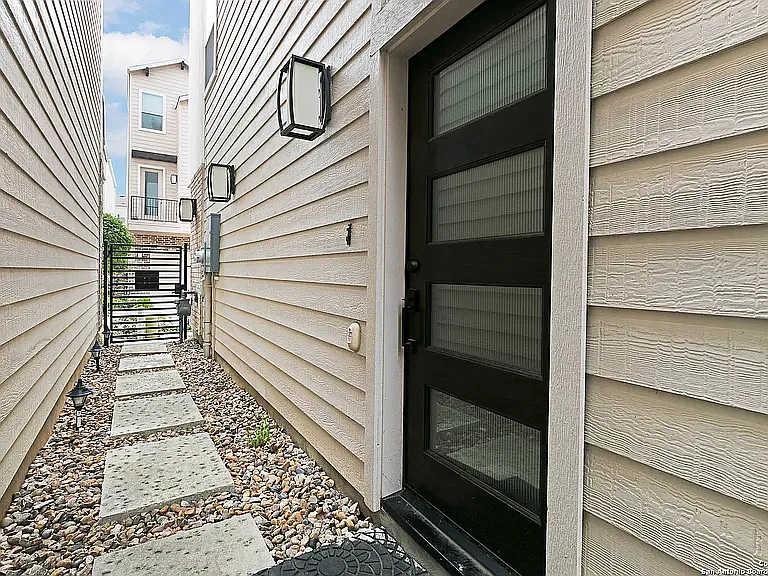 3831 Harry Wurzbach Rd #21 — Photo 7