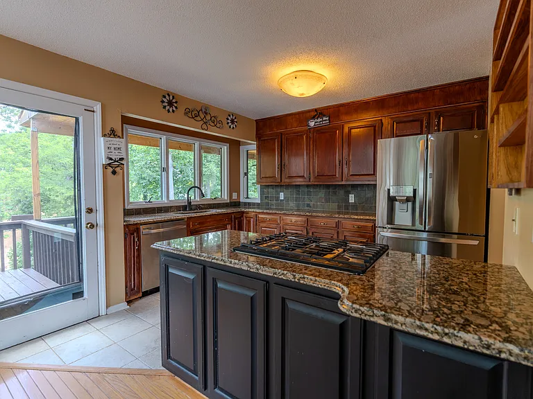 256 Greenbay Rd — Photo 20