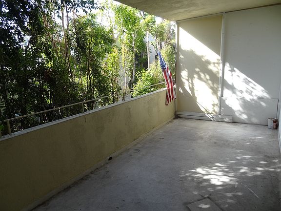 2nd image of 1013 N San Vicente Blvd APT 5