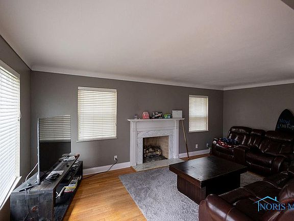 3rd image of 2659 Northwood Ave