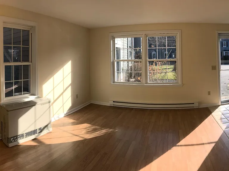 77 Baldwin Dr — Photo 10