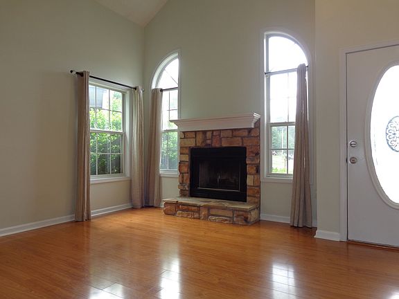 5th image of 1084 Berkley Dr SE