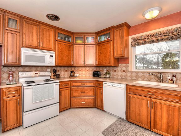 5th image of 1252 N 118th St