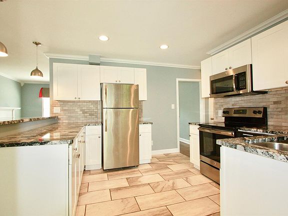 5th image of 103 Westfield St