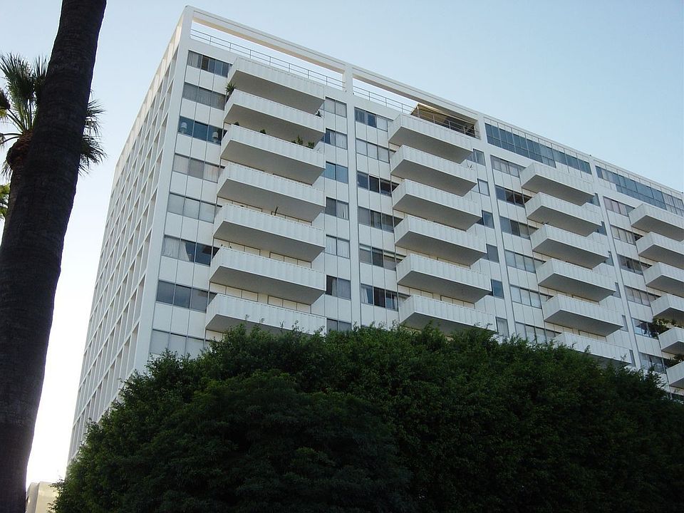 Hollywood Versailles