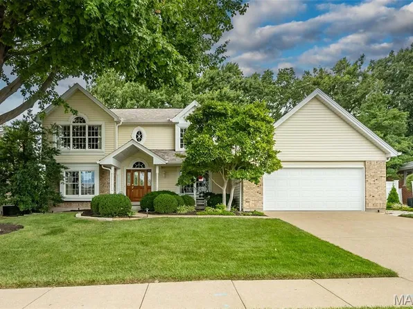 1551 Country Bend Dr, Saint Charles, MO 63303
