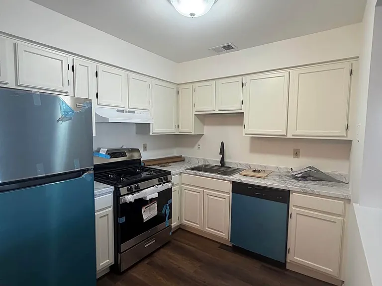327 Waterford Dr — Photo 3