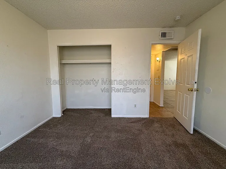 1905 N Center St #1 — Photo 13