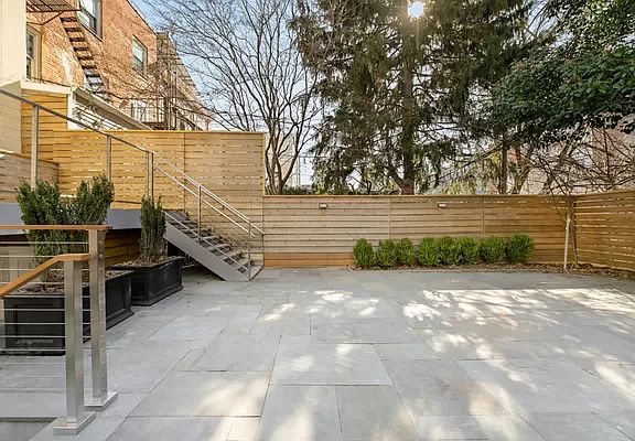 4th image of 14 Wyckoff St