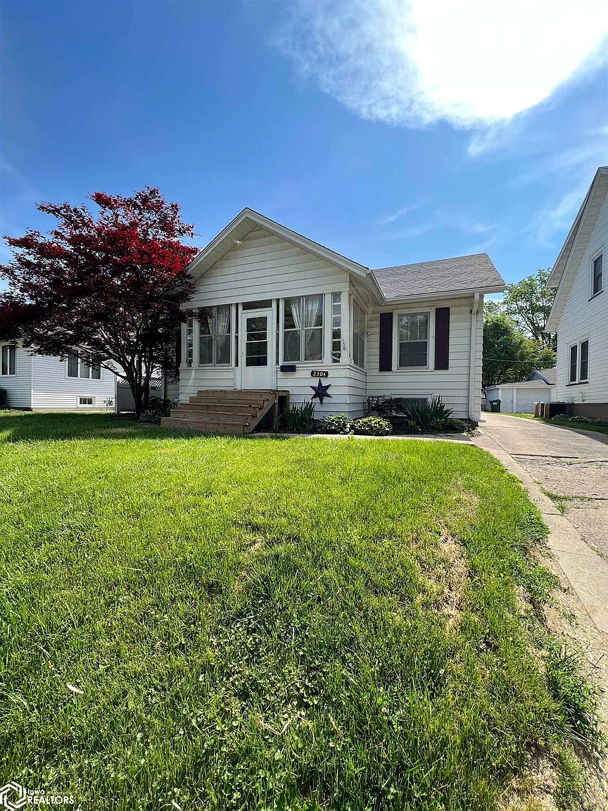 2304 Gnahn St photo 1