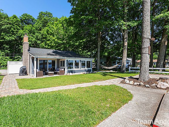 3rd image of 5805 Lakeshore Dr