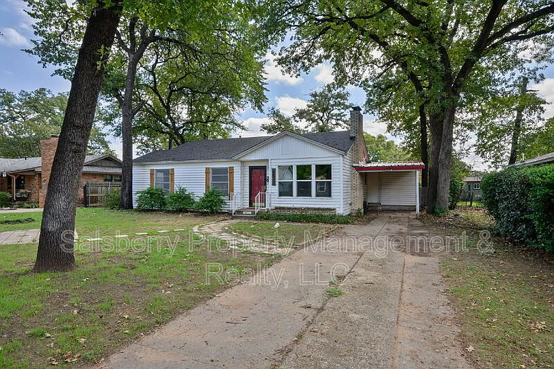 3 bed, 1.0 bath, 1257 sqft, $1,900 — Photo 3