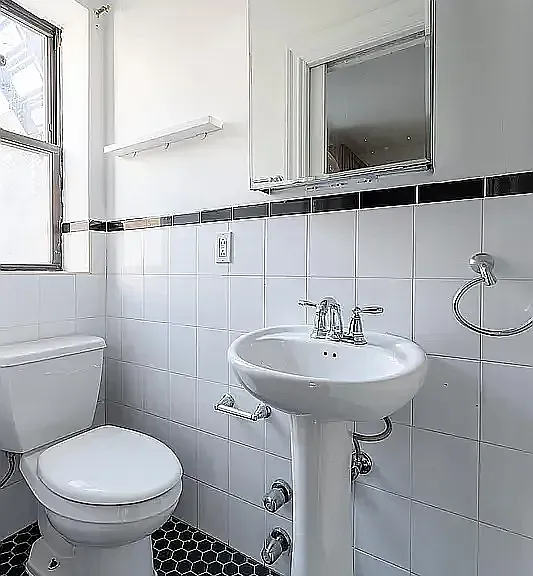170 E 2nd St #4B — Photo 5