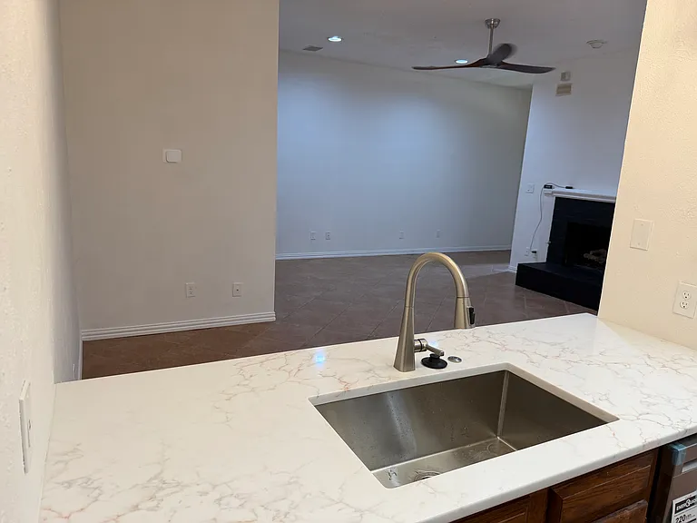2525 Stanford Ct — Photo 11