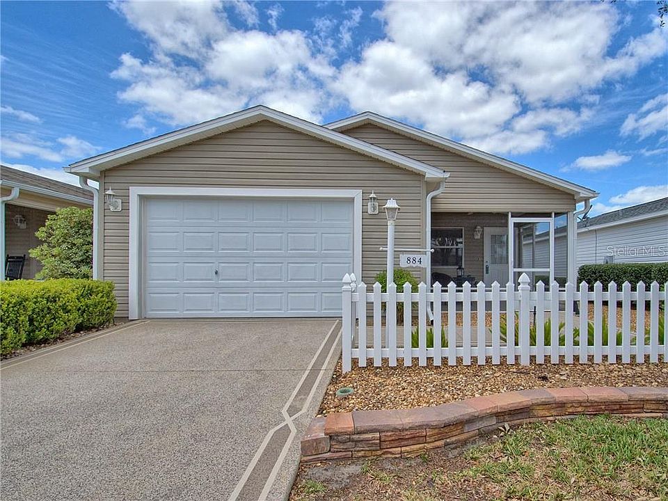1st image of 884 Crystal Ct
