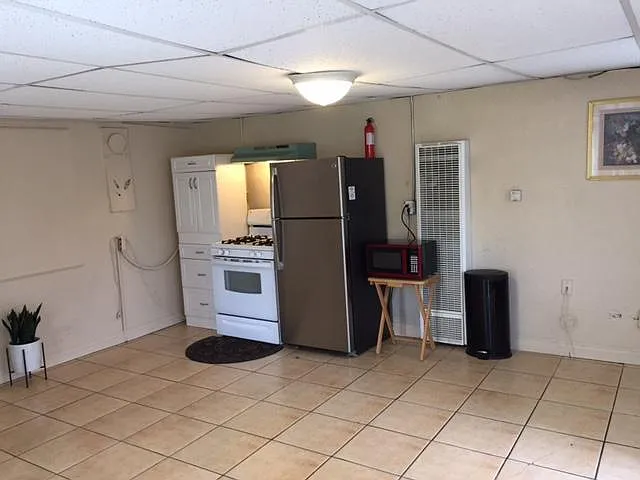 Studio, 550 sqft, $1,600 — Photo 1