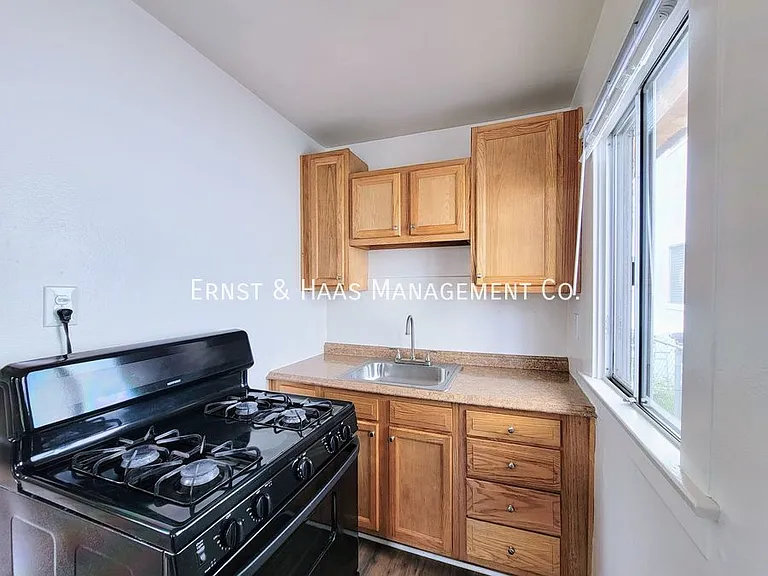425 Redondo Ave #2 — Photo 8