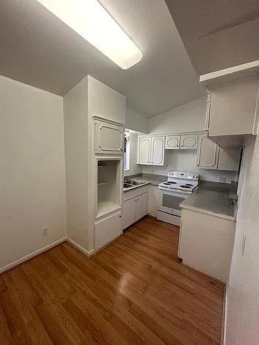 1023 Lyndon St #1 Photo 1