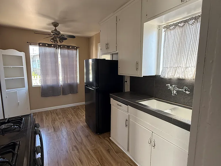 4034 1/2 Swift Ave — Photo 9