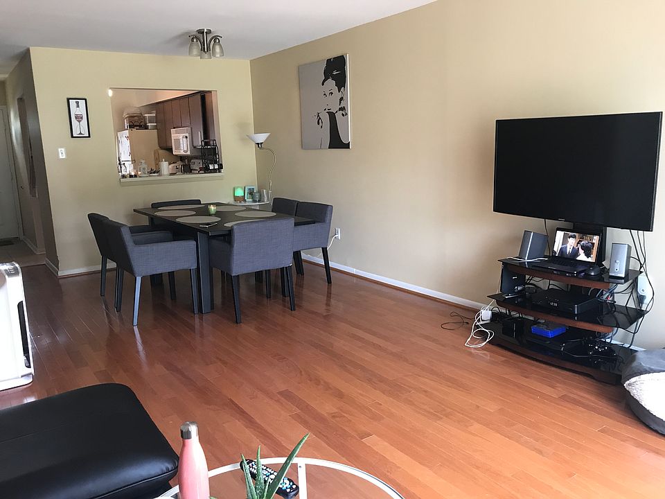 Open Floor - living room/dining room