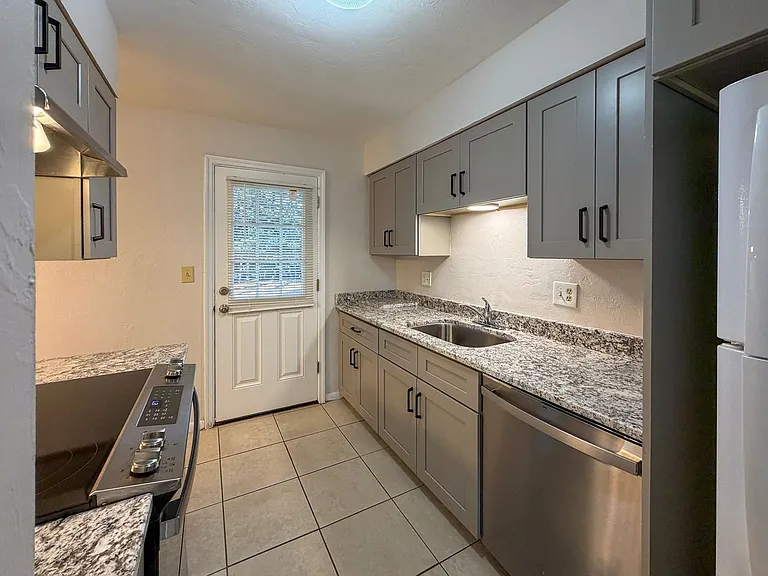 3146 NW 46th Ave — Photo 9