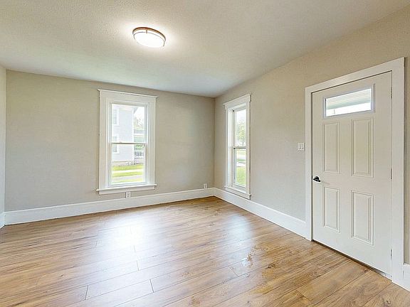 3rd image of 312 Commercial St