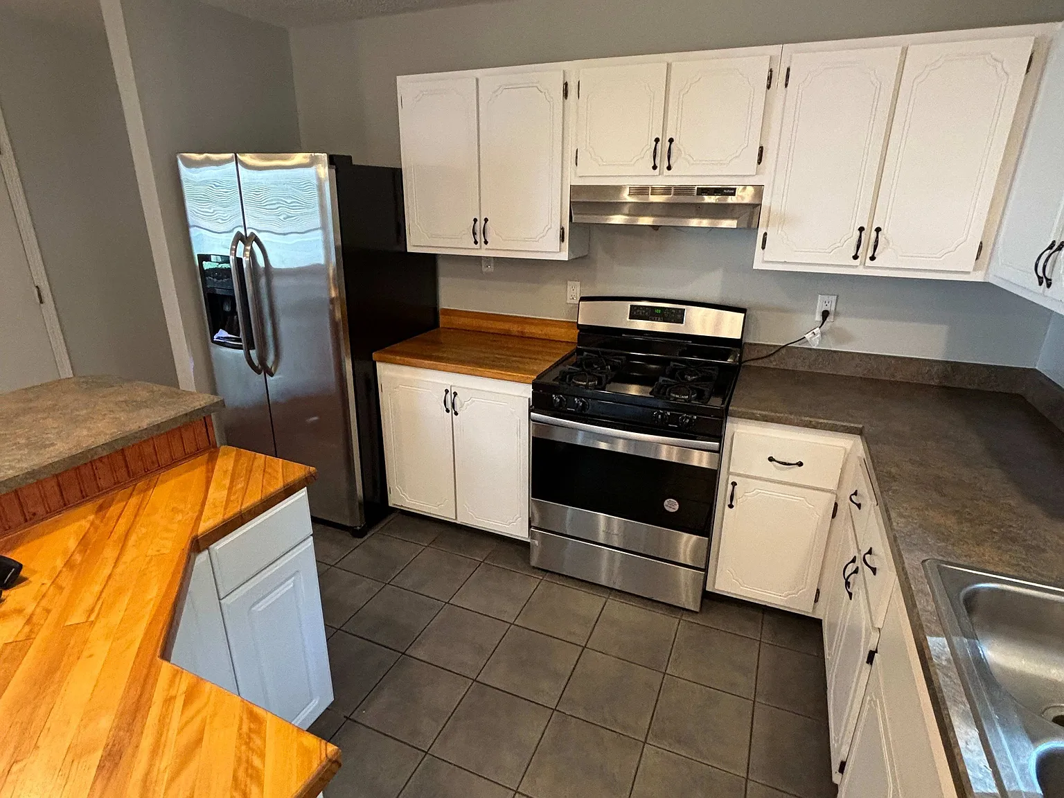 3 bed, 2.0 bath, 1483 sqft, $1,990 — Photo 3