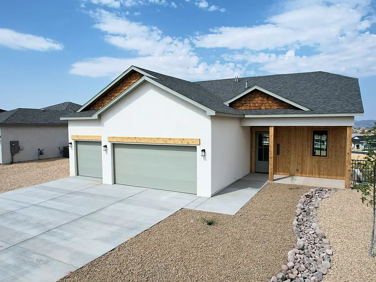4021 Boardwalk Rd — Photo 1