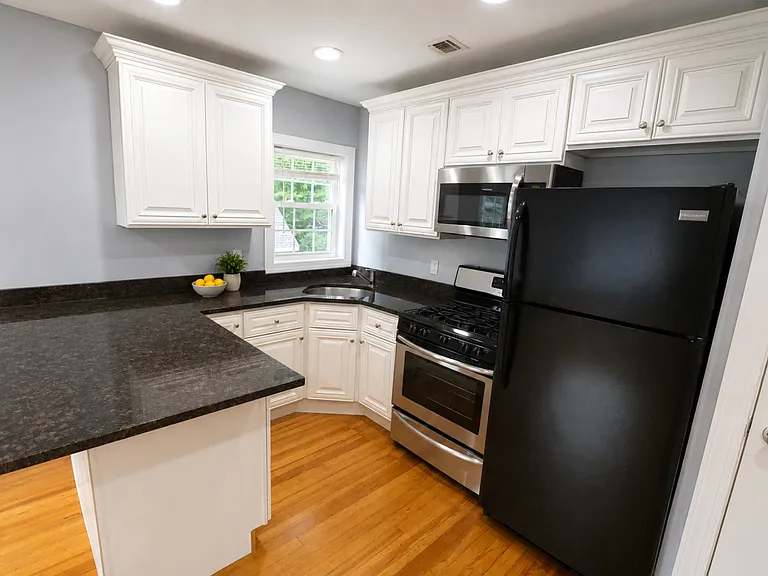 93 Woodbury Rd #B — Photo 5