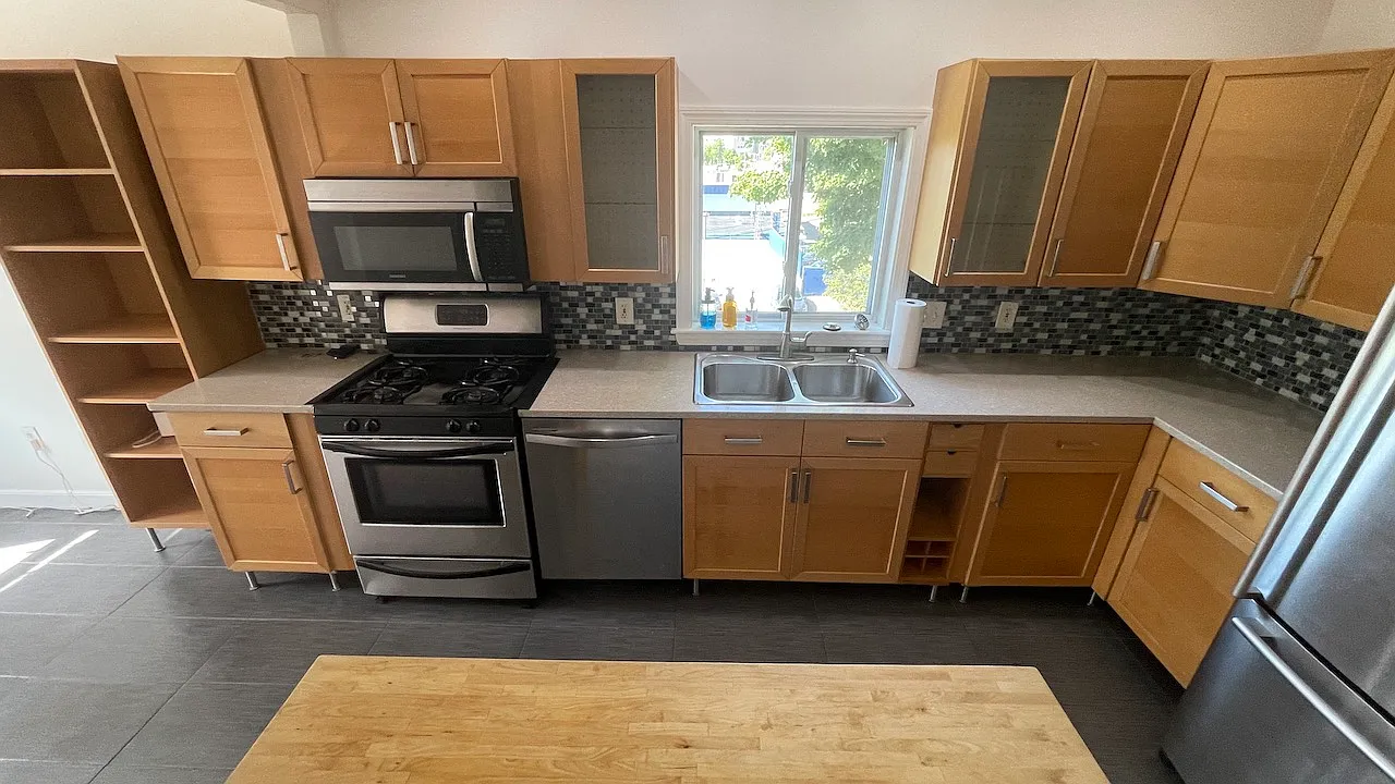 5 bed, 2000 sqft, $4,900 — Photo 3