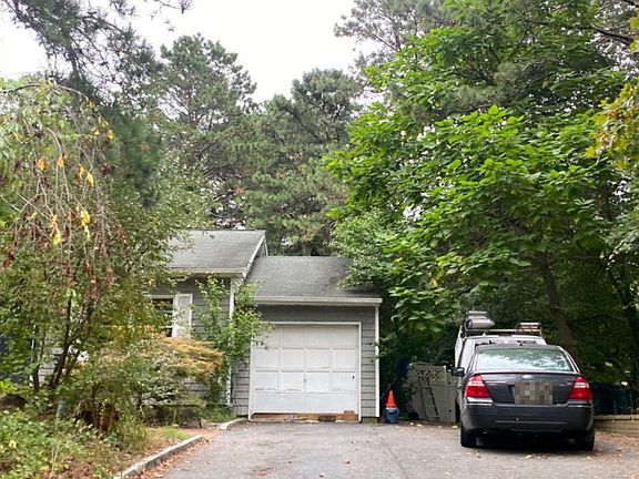 2nd image of 24 Sandy Hollow Ct