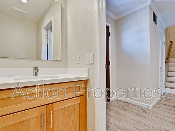 4th image of 135 Brenton Ct #B
