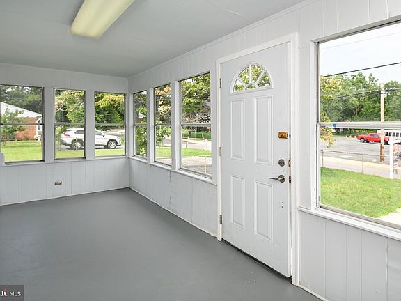 5th image of 8800 Maple Ave