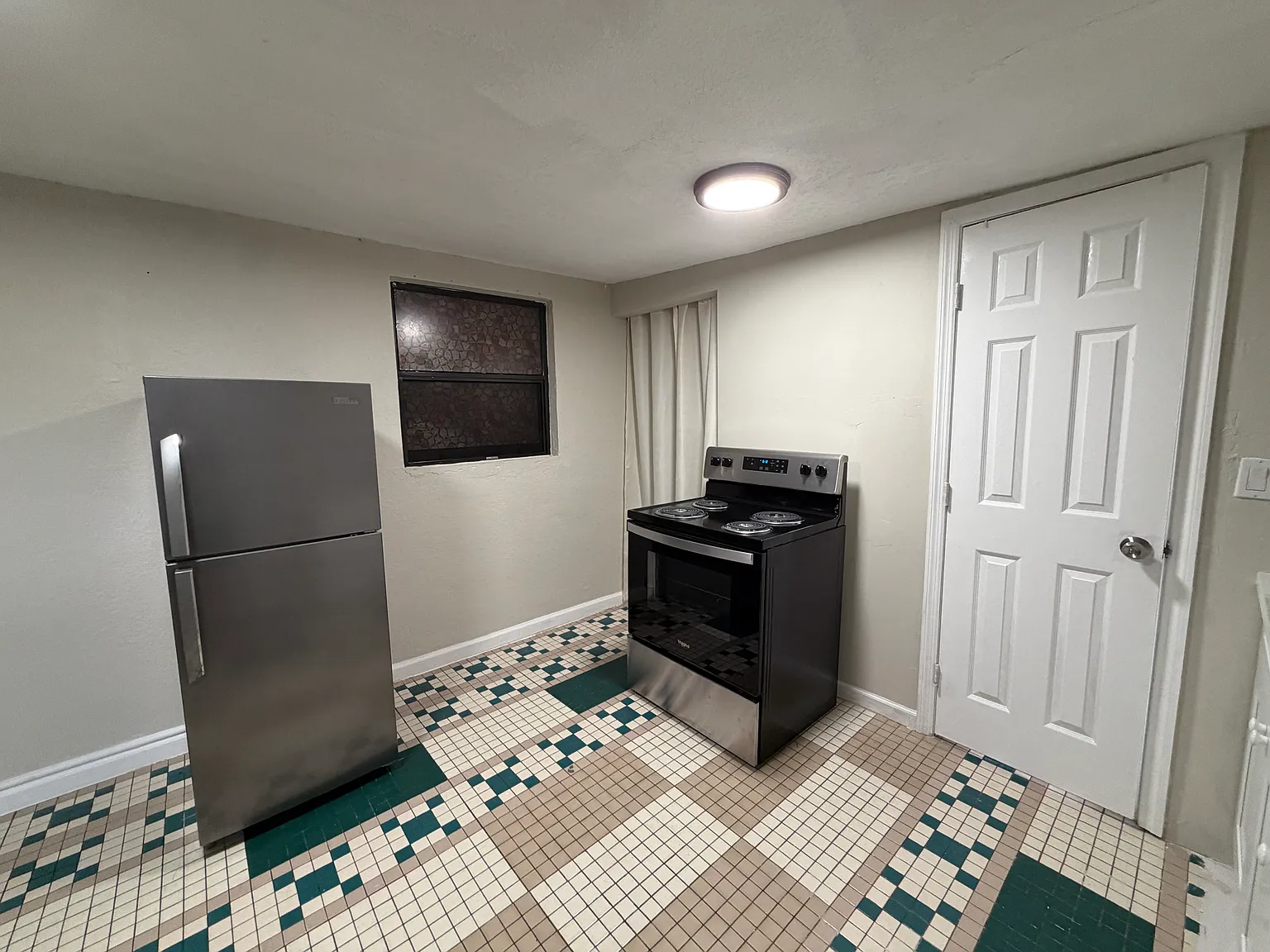 Studio, $1,400 — Photo 4