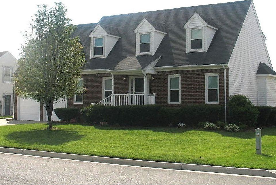 Beautiful 4 Bedroom Cape Cod Home!