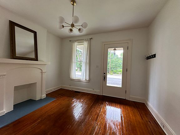 3rd image of 206 Campsie Pl #A