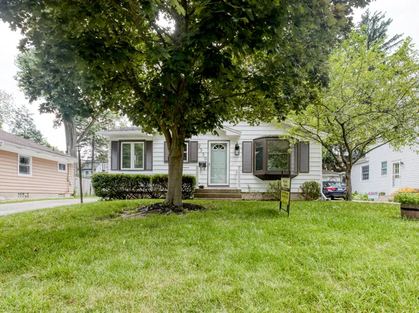 2550 Richards Dr SE, East Grand Rapids, MI 49506
