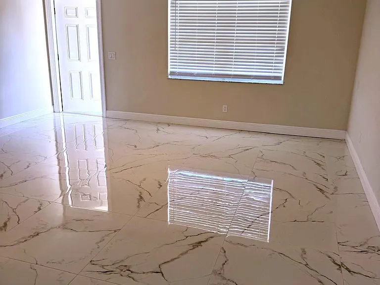 699 NW Riverside Dr — Photo 13