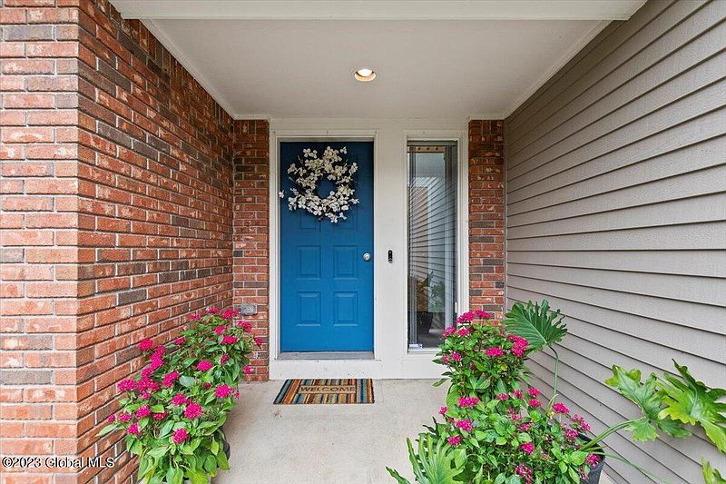 4th image of 1062 Valerie Drive