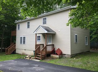 461 Country Place Dr, Tobyhanna, PA 18466