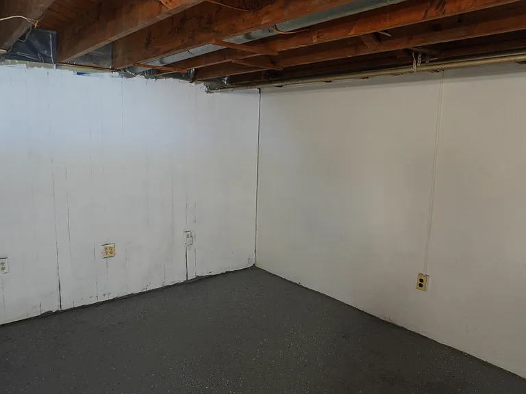 205 E Burke Ave — Photo 13