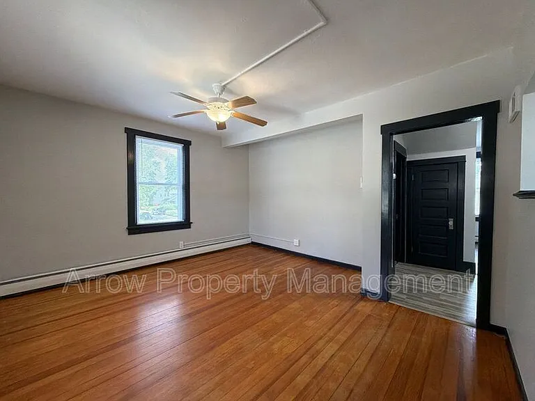 4602 Saint Paul Ave #3 — Photo 2