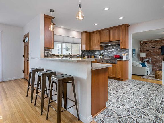 5th image of 5495 N Bryn Mawr St