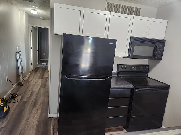 213 E Center St #B — Photo 3