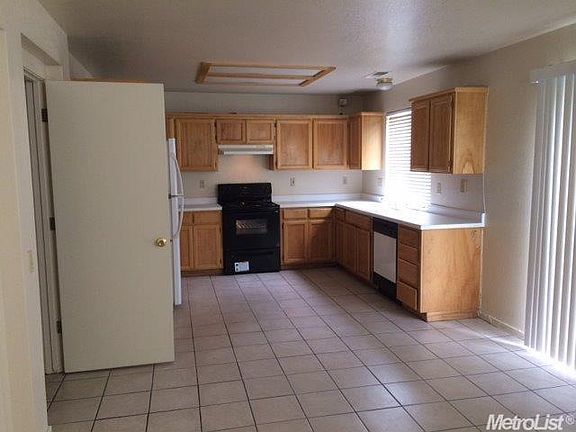 3rd image of 1637 Houston Ave