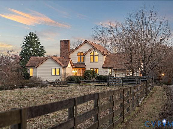 2nd image of 805 Rockford Rd