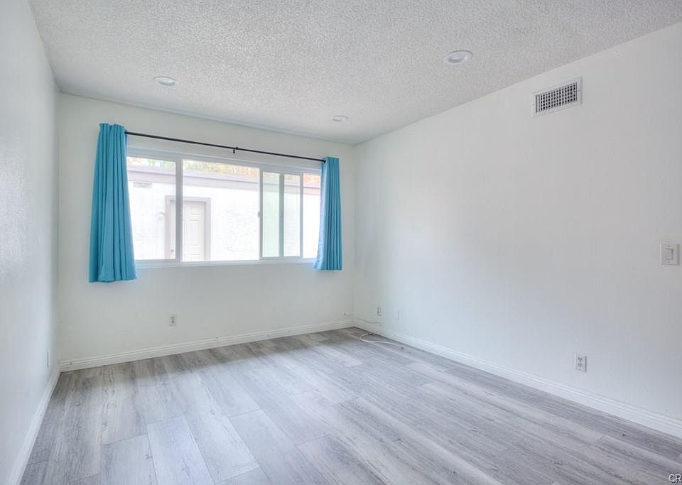 1st image of 2210 Shady Hills Dr #1/4